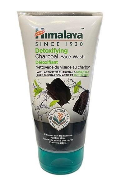 Himalaya Detoxifying Charcoal Face Wash tube with activated charcoal and green tea for clean, refreshed skin.