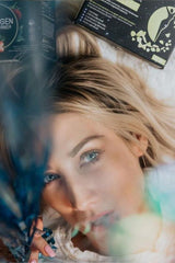 Close-up of a woman with blonde hair beside Nottevit Skinny Sleep Collagen Night Burner sachets.