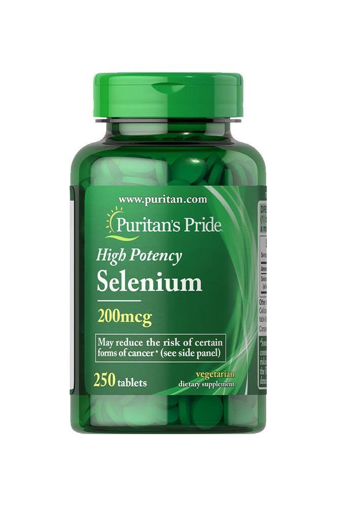 Puritan's Pride High Potency Selenium 200 mcg bottle with 250 tablets for immune support and antioxidant benefits.