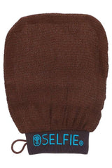 Selfie exfoliator mitt in brown, designed for effective skin exfoliation and smoothness, 1 piece.