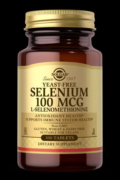 Solgar yeast-free selenium supplement bottle with 100 mcg L-selenomethionine - supports immune health and antioxidant protection.
