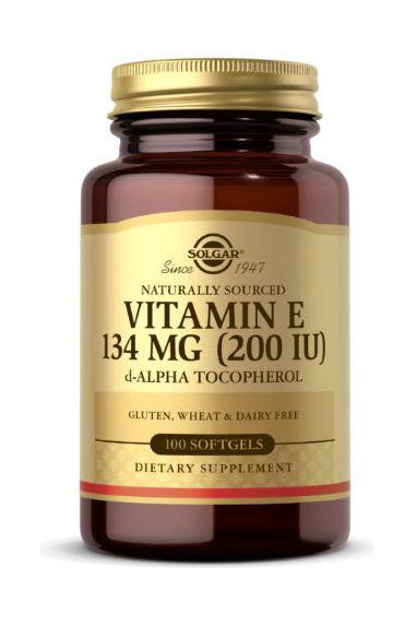 Solgar Vitamin E 134 mg (200 IU) d-Alpha Tocopherol in a bottle of 100 softgels for antioxidant support.