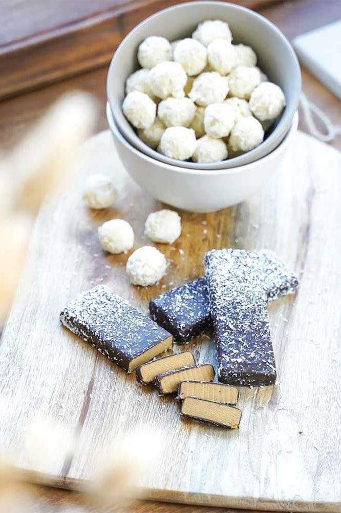AbsoRICE Move Bar and energy balls on a wooden board, vegan and gluten-free snacks for active lifestyles.