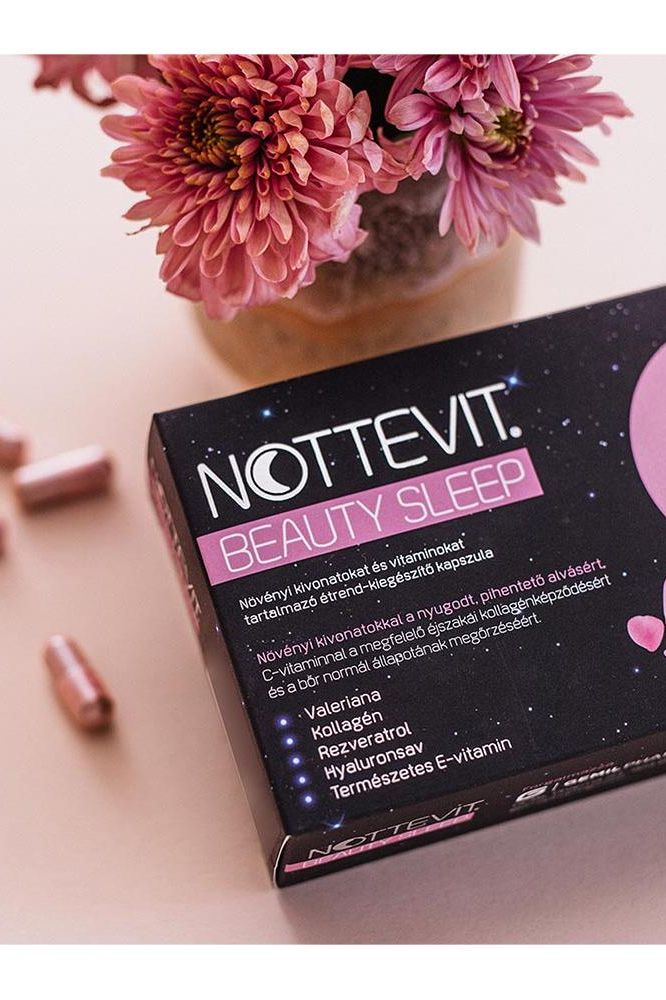 Nottevit Beauty Sleep capsules in a stylish box with flowers, promoting beauty and better sleep quality.