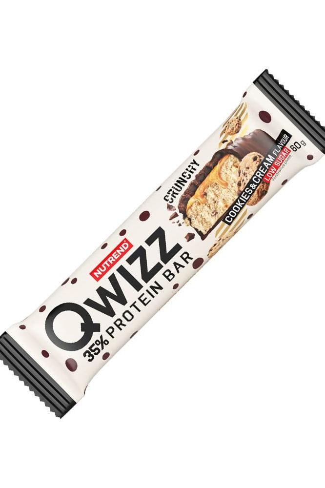 Nutrend Qwizz Protein Bar Cookies & Cream flavor, 35% protein, gluten-free snack with low sugar content.