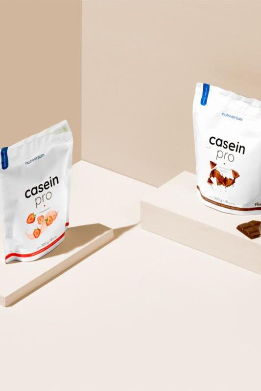 Nutriversum Casein Pro protein powder in strawberry and chocolate flavors, showcasing resealable packaging.