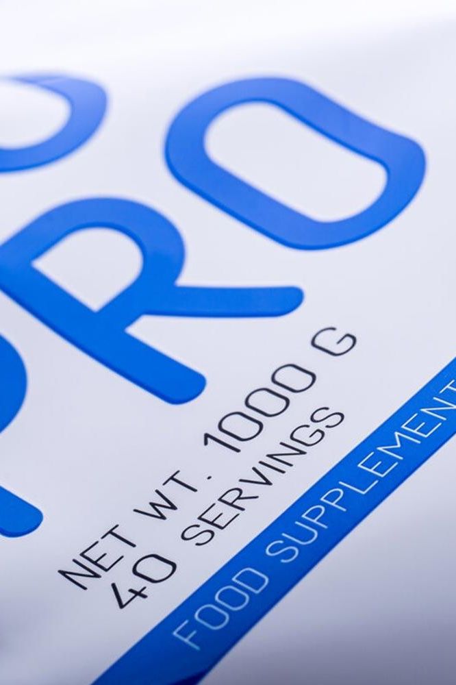 Nutriversum ISO PRO PURE supplement packaging highlighting 1000g net weight and 40 servings.