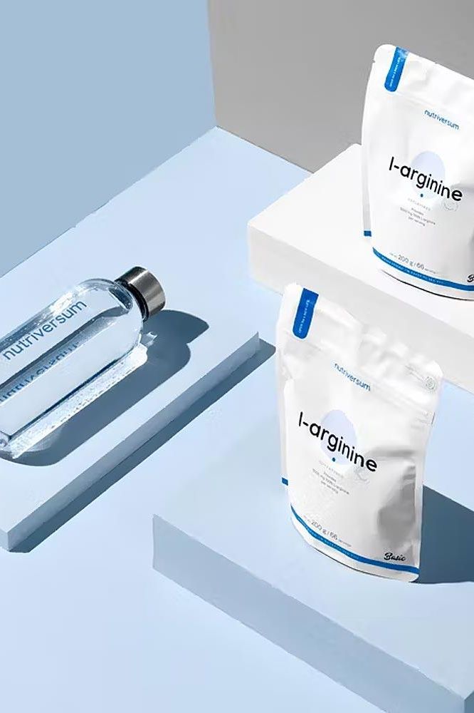 Nutriversum L-Arginine product packaging with a clear bottle on a light blue background.