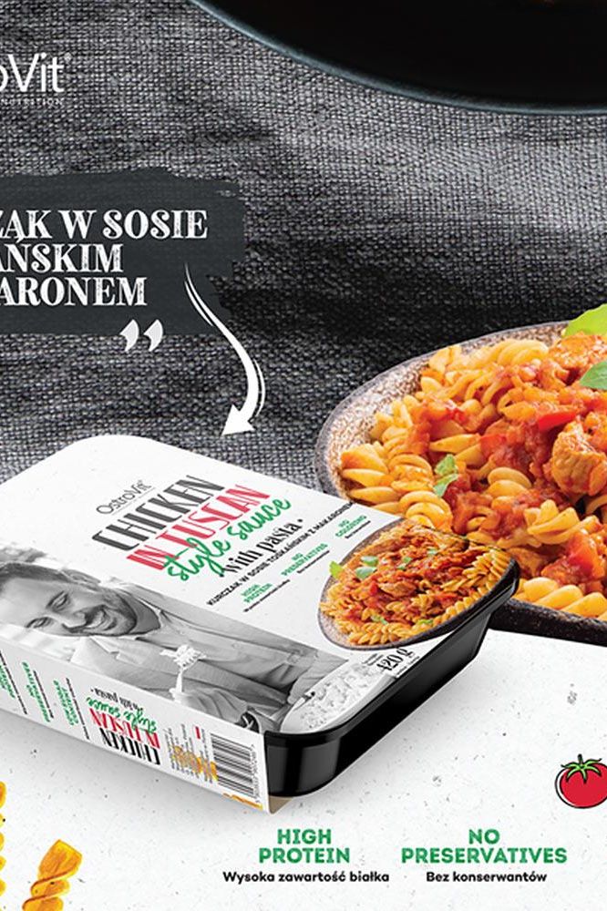 OstroVit Tuscan chicken dish with pasta, highlighting high protein and no preservatives in 420g packaging.