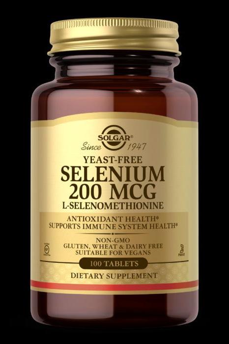 Solgar Yeast-Free Selenium 200 mcg supplement bottle, supports immune health and antioxidant protection.