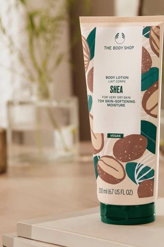 The Body Shop Shea Vegan Body Lotion in a 200 ml tube, designed for very dry skin with 72 hours of moisture.