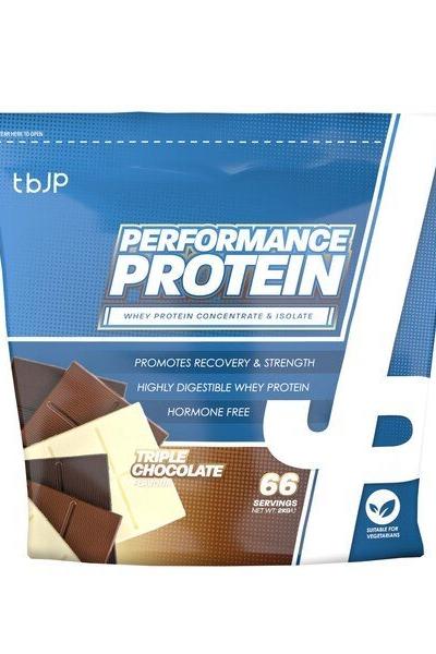 Trained by JP Performance Protein in Triple Chocolate flavor, 2 kg package with 66 servings for muscle recovery and strength.